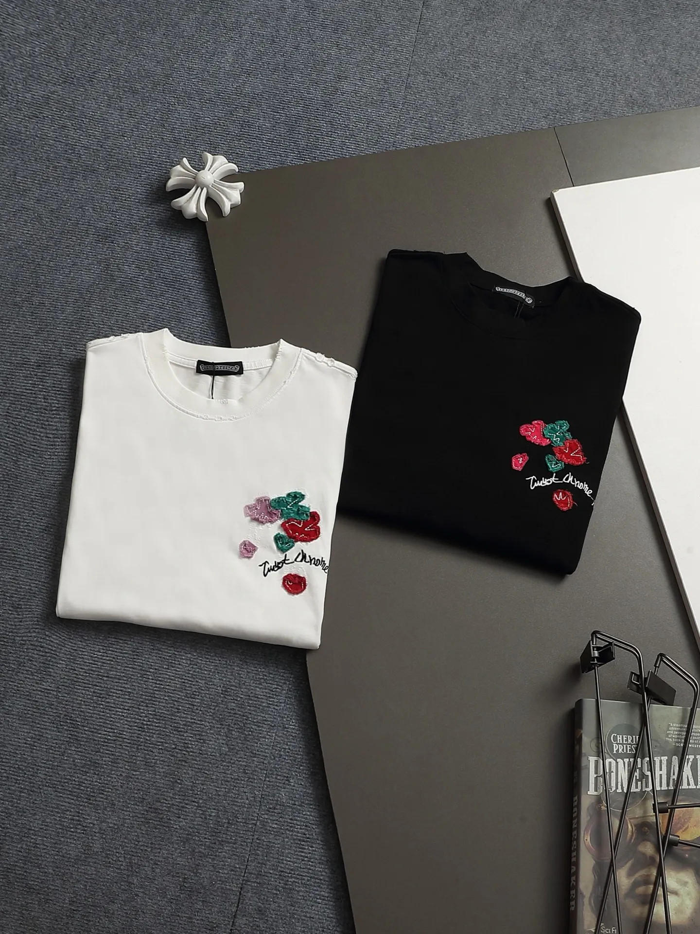 𝗖𝗵𝗿𝗼𝗺𝗲 𝗛𝗲𝗮𝗿𝘁𝘀/ 2026 New Arrival Original T 👑 ！ ！ ✟ ！ 👍 ✂️Quality , ！ 。 ： ➕100% 。Authentic ➕ ➕3D ➕ ： ！ ！ Authentic ！ Same Style ！ ：White Black Size：S-XL